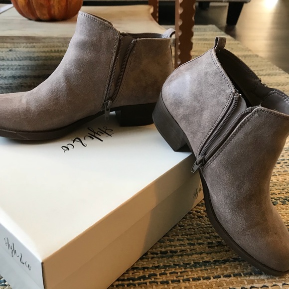 Grey Carlos Santana Booties - Picture 2 of 2